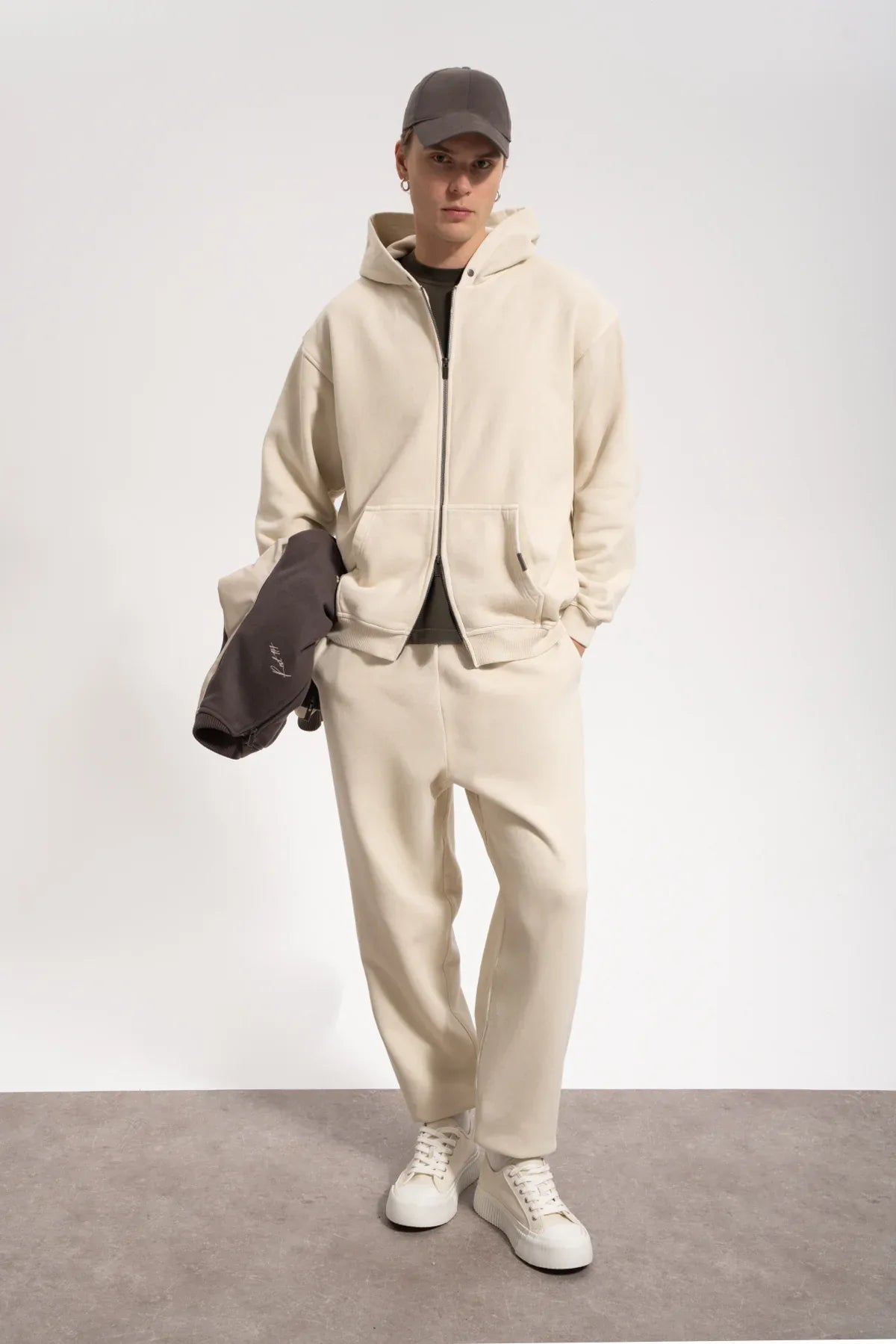 Erkek Relaxed Fit Washed Sweatpants - Bej - REST 147